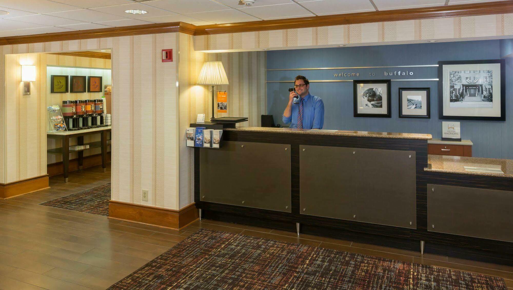 Hampton Inn Buffalo-Airport Galleria Mall Cheektowaga Exterior photo